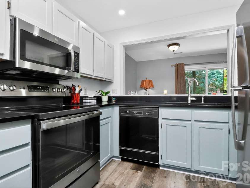 9232 Kings Canyon Drive, Charlotte, NC 28210.  MLS# CAR4380985, YatesRealty ID 27339. 