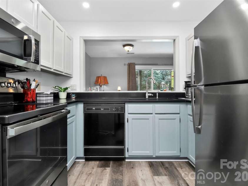 9232 Kings Canyon Drive, Charlotte, NC 28210.  MLS# CAR4380985, YatesRealty ID 27339. 