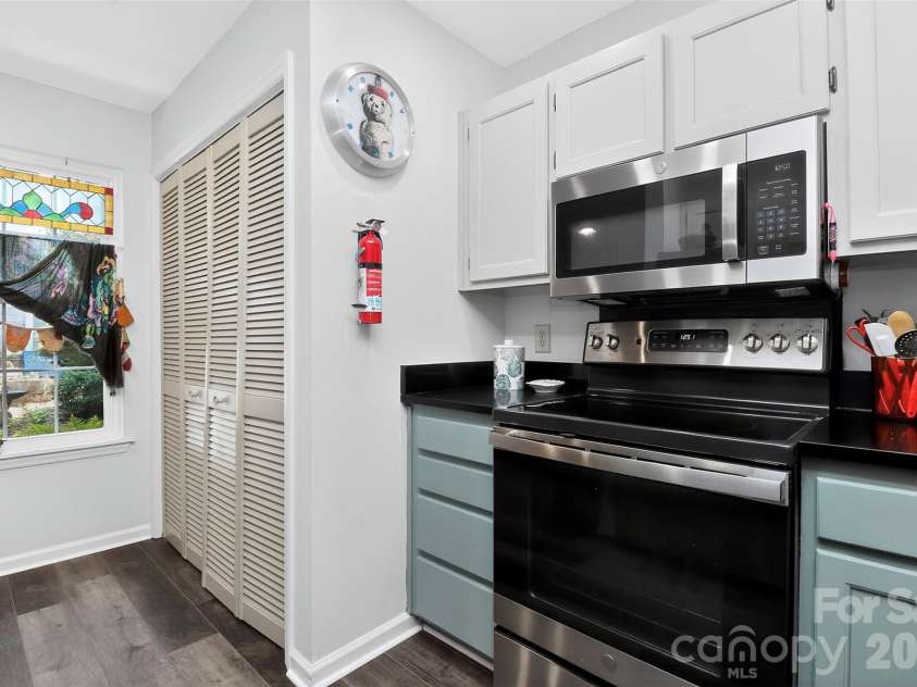 9232 Kings Canyon Drive, Charlotte, NC 28210.  MLS# CAR4380985, YatesRealty ID 27339. 