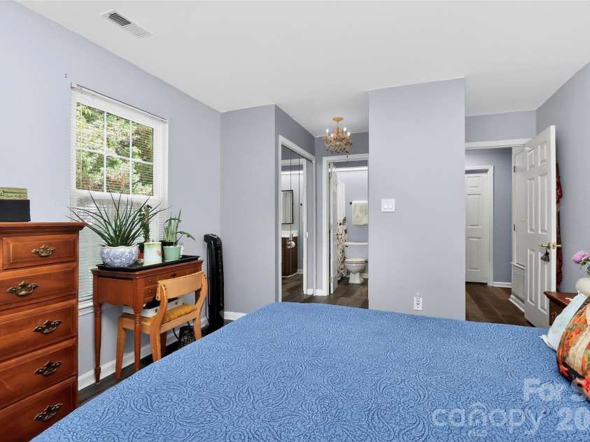 9232 Kings Canyon Drive, Charlotte, NC 28210.  MLS# CAR4380985, YatesRealty ID 27339. 