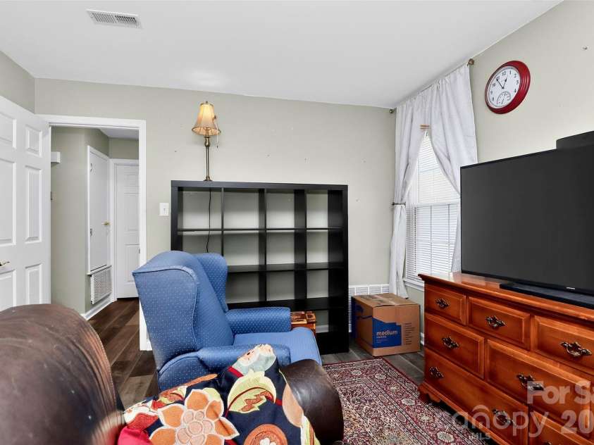 9232 Kings Canyon Drive, Charlotte, NC 28210.  MLS# CAR4380985, YatesRealty ID 27339. 