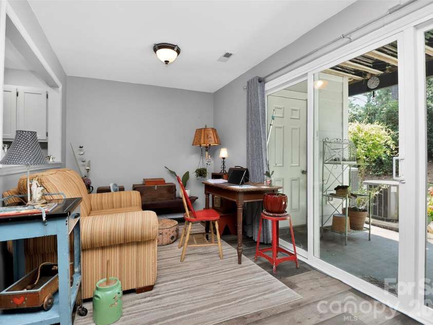 9232 Kings Canyon Drive, Charlotte, NC 28210.  MLS# CAR4380985, YatesRealty ID 27339. Dining Area