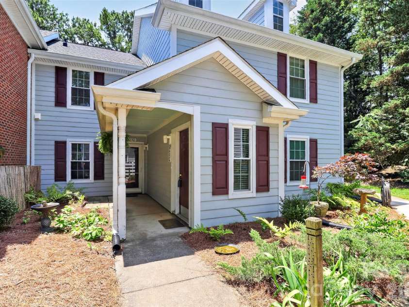 9232 Kings Canyon Drive, Charlotte, NC 28210.  MLS# CAR4380985, YatesRealty ID 27339. First Level Unit
