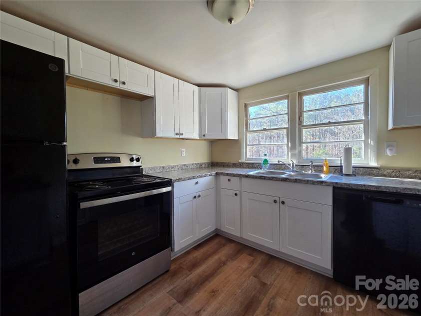 8334 Oaktree Road, Sharon, SC 29742.  MLS# CAR4344254, YatesRealty ID 2734. Kitchen
