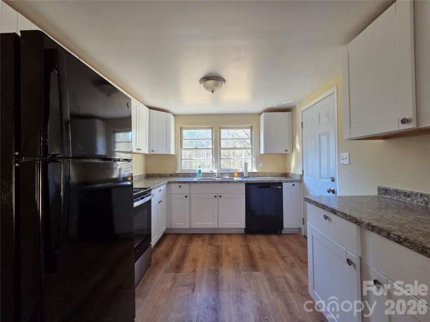 8334 Oaktree Road, Sharon, SC 29742.  MLS# CAR4344254, YatesRealty ID 2734. Kitchen