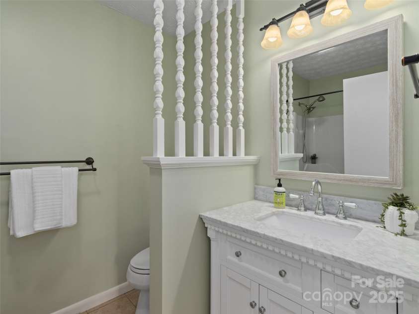 324 Woody Lane, Asheville, NC 28804.  MLS# CAR4235932, YatesRealty ID 27341. Guest bathroom with bathtub