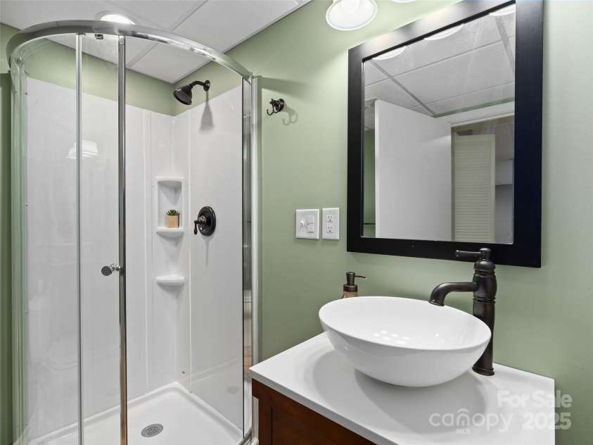 324 Woody Lane, Asheville, NC 28804.  MLS# CAR4235932, YatesRealty ID 27341. Lower level full bath