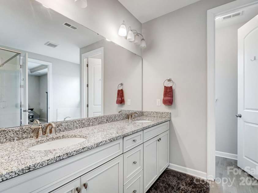 10161 Castlebrooke Drive, Concord, NC 28027.  MLS# CAR4242791, YatesRealty ID 27342. Primary Bathroom