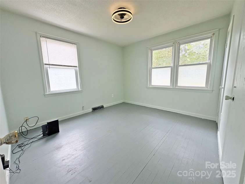 504 Brendale Drive, Chester, SC 29706.  MLS# CAR4280592, YatesRealty ID 27343. 