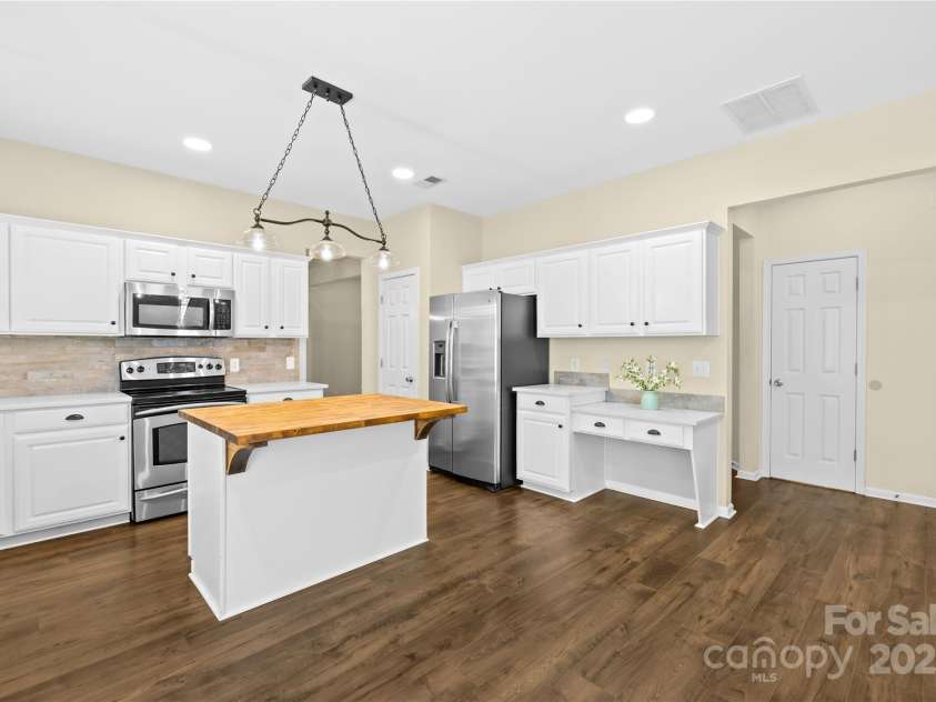 20827 Brinkley Street, Cornelius, NC 28031.  MLS# CAR4239322, YatesRealty ID 27344. 