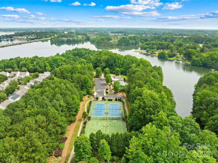 20827 Brinkley Street, Cornelius, NC 28031.  MLS# CAR4239322, YatesRealty ID 27344. Community amenities