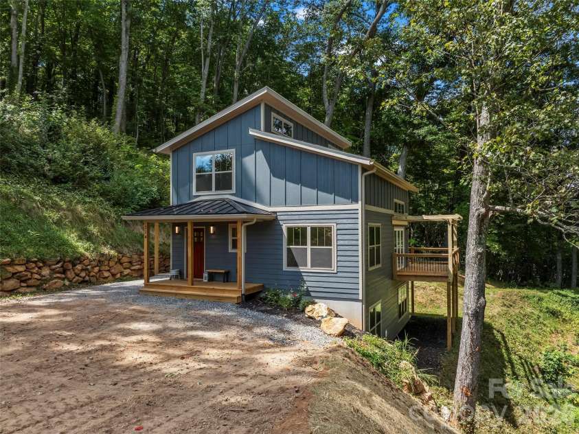 214 Aster Ridge Drive, Waynesville, NC 28786.  MLS# CAR4421869, YatesRealty ID 27344. 
