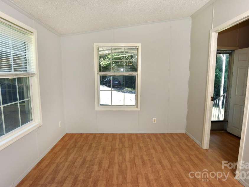 1924 Junction Road, Mocksville, NC 27028.  MLS# CAR4279453, YatesRealty ID 27346. Breakfast area