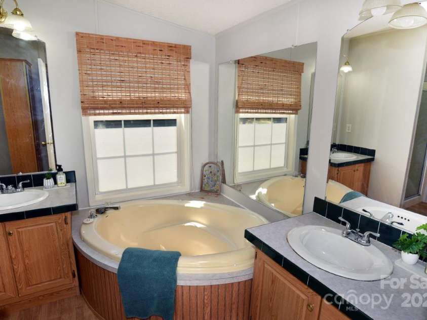 1924 Junction Road, Mocksville, NC 27028.  MLS# CAR4279453, YatesRealty ID 27346. Primary bath