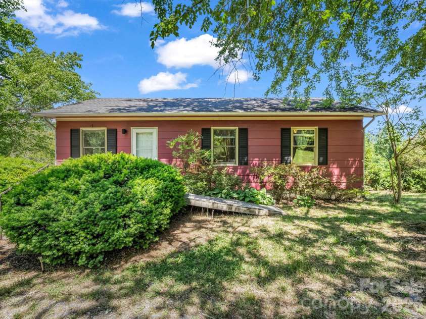255 & 257 Crescent Street, Saluda, NC 28773.  MLS# CAR4383610, YatesRealty ID 27346. 257 Crescent St (Red House)
