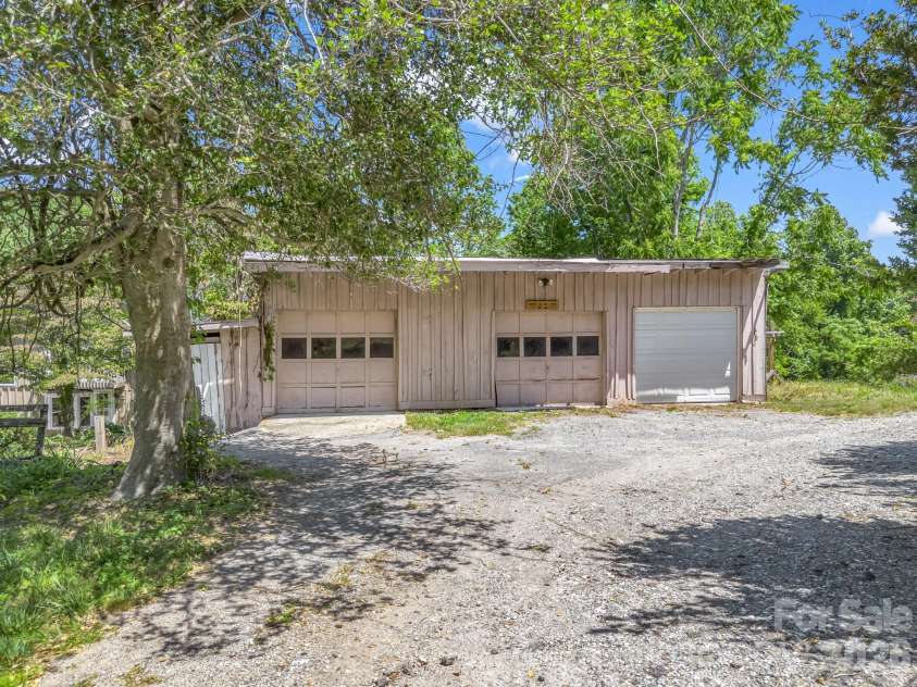 255 & 257 Crescent Street, Saluda, NC 28773.  MLS# CAR4383610, YatesRealty ID 27346. 3-Stall Garage