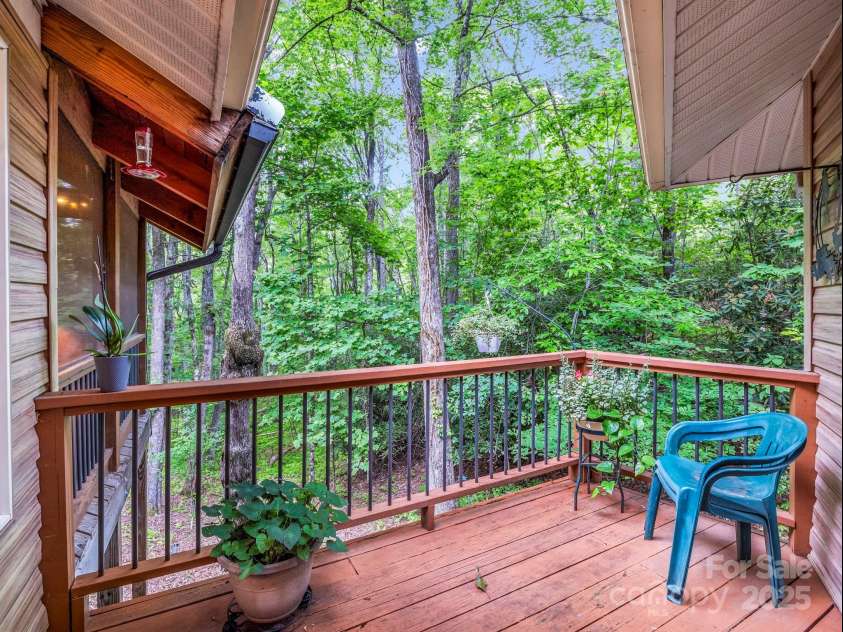 138 Ohwanteska Lane, Brevard, NC 28712.  MLS# CAR4281802, YatesRealty ID 27347. 
