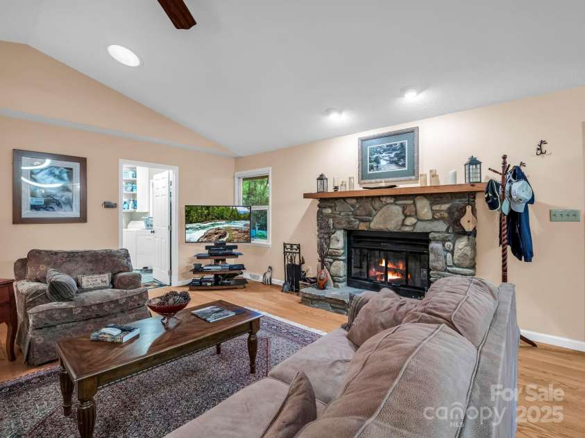 138 Ohwanteska Lane, Brevard, NC 28712.  MLS# CAR4281802, YatesRealty ID 27347. 