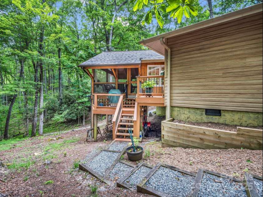 138 Ohwanteska Lane, Brevard, NC 28712.  MLS# CAR4281802, YatesRealty ID 27347. 