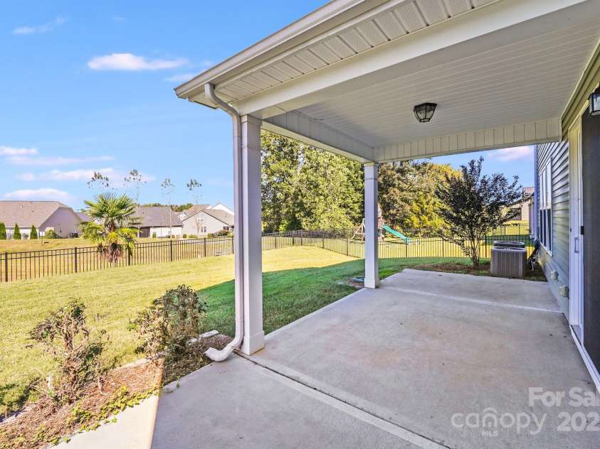 463 Hunton Forest Drive, Concord, NC 28027.  MLS# CAR4310439, YatesRealty ID 27348. 