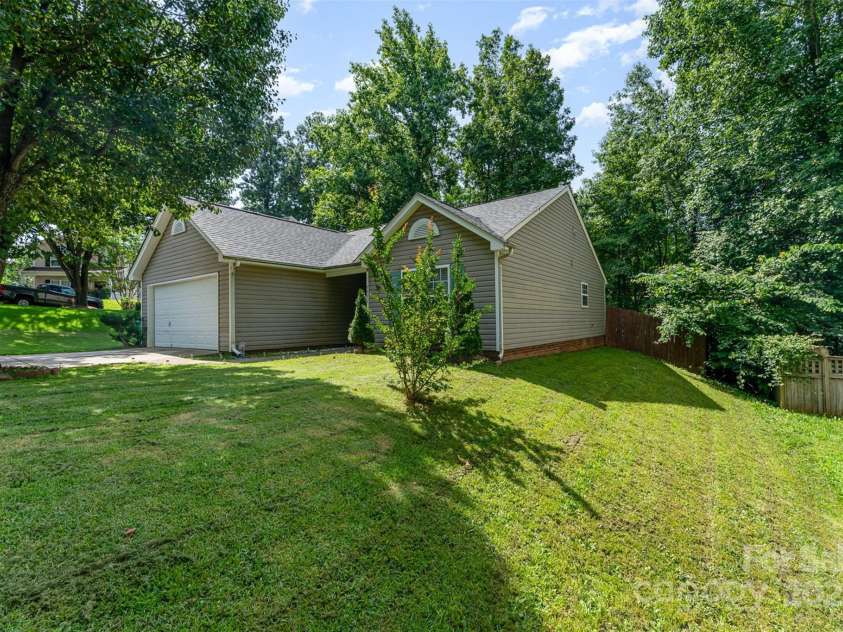 5914 Redding Road, Charlotte, NC 28216.  MLS# CAR4274290, YatesRealty ID 27349. 