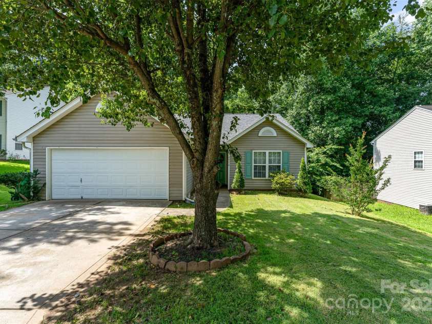 5914 Redding Road, Charlotte, NC 28216.  MLS# CAR4274290, YatesRealty ID 27349. 