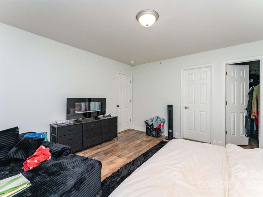 5914 Redding Road, Charlotte, NC 28216.  MLS# CAR4274290, YatesRealty ID 27349. 