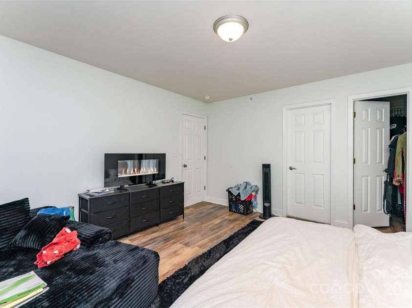 5914 Redding Road, Charlotte, NC 28216.  MLS# CAR4274290, YatesRealty ID 27349. 