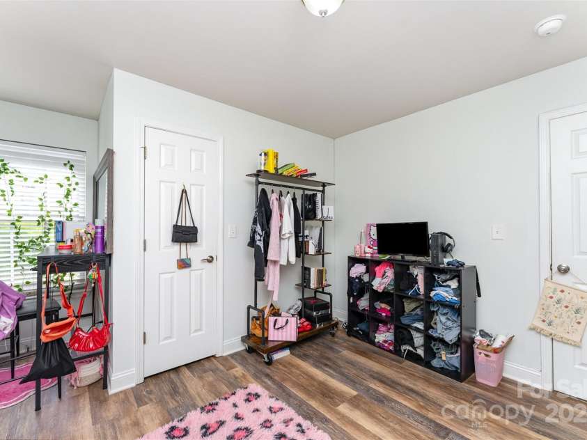 5914 Redding Road, Charlotte, NC 28216.  MLS# CAR4274290, YatesRealty ID 27349. 