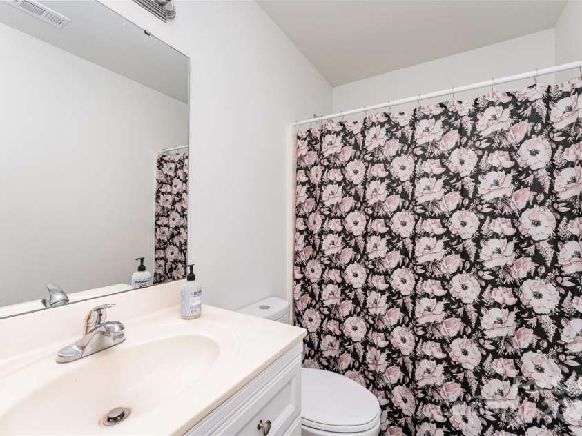 5914 Redding Road, Charlotte, NC 28216.  MLS# CAR4274290, YatesRealty ID 27349. 