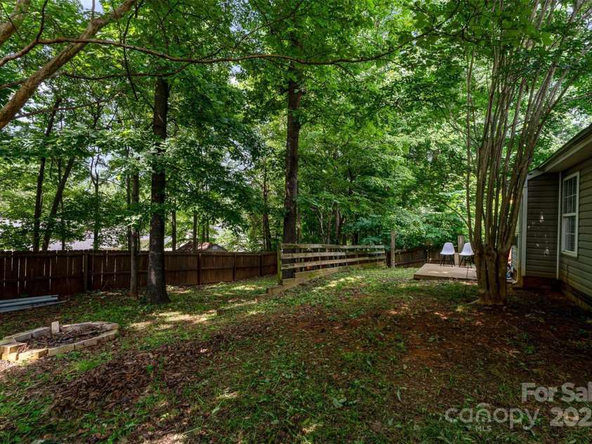 5914 Redding Road, Charlotte, NC 28216.  MLS# CAR4274290, YatesRealty ID 27349. 