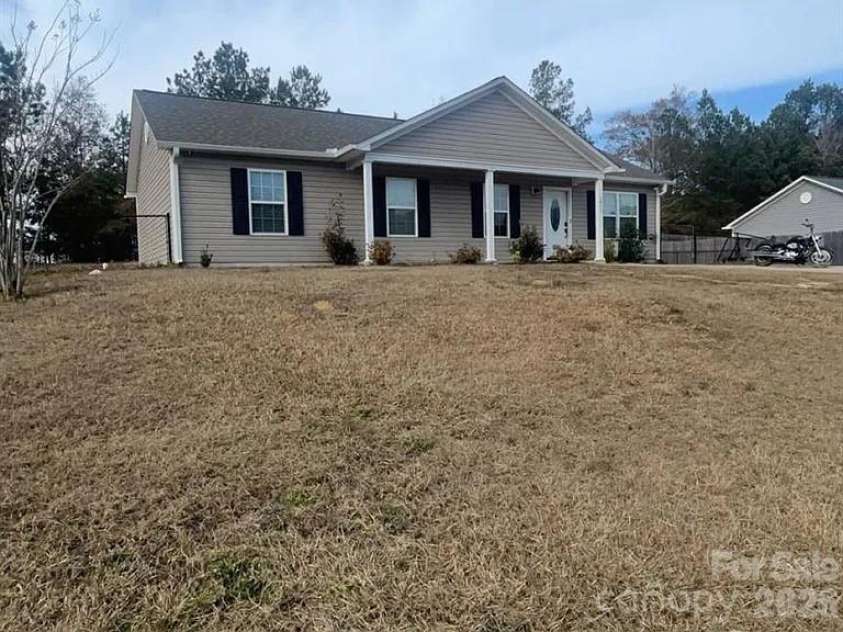 1411 FOXBROOK Circle, Lancaster, SC 29720.  MLS# CAR4339773, YatesRealty ID 2735. 