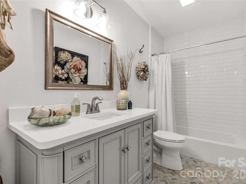 47 Heritage Drive, Clover, SC 29710.  MLS# CAR4335677, YatesRealty ID 2735. 