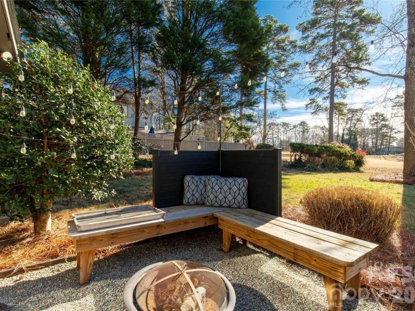 47 Heritage Drive, Clover, SC 29710.  MLS# CAR4335677, YatesRealty ID 2735. 