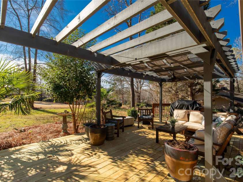 47 Heritage Drive, Clover, SC 29710.  MLS# CAR4335677, YatesRealty ID 2735. 