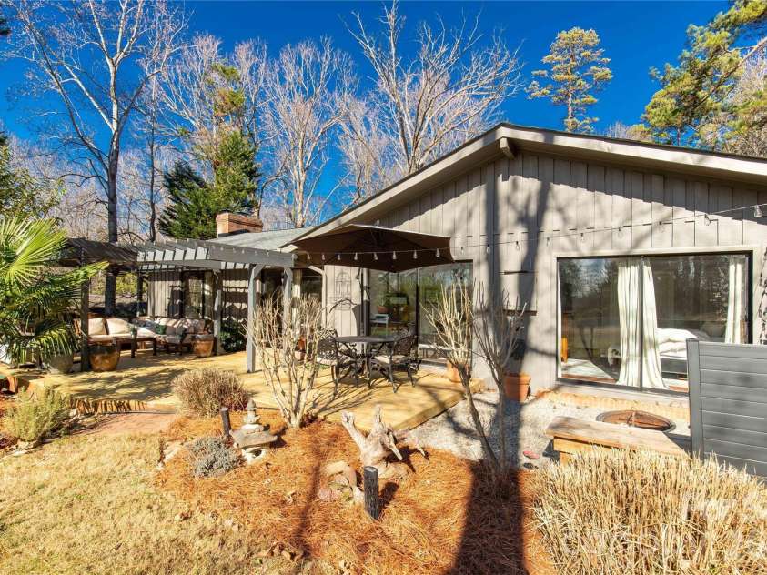 47 Heritage Drive, Clover, SC 29710.  MLS# CAR4335677, YatesRealty ID 2735. 