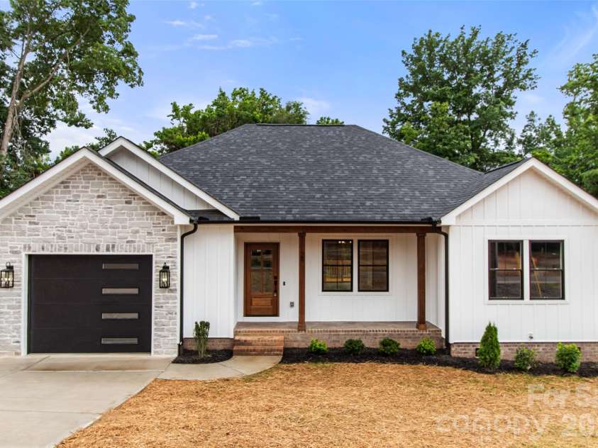 29 Hartman Place, Concord, NC 28027.  MLS# CAR4385186, YatesRealty ID 27350. 