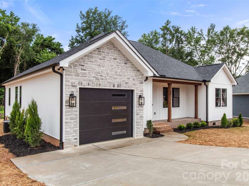 29 Hartman Place, Concord, NC 28027.  MLS# CAR4385186, YatesRealty ID 27350. 