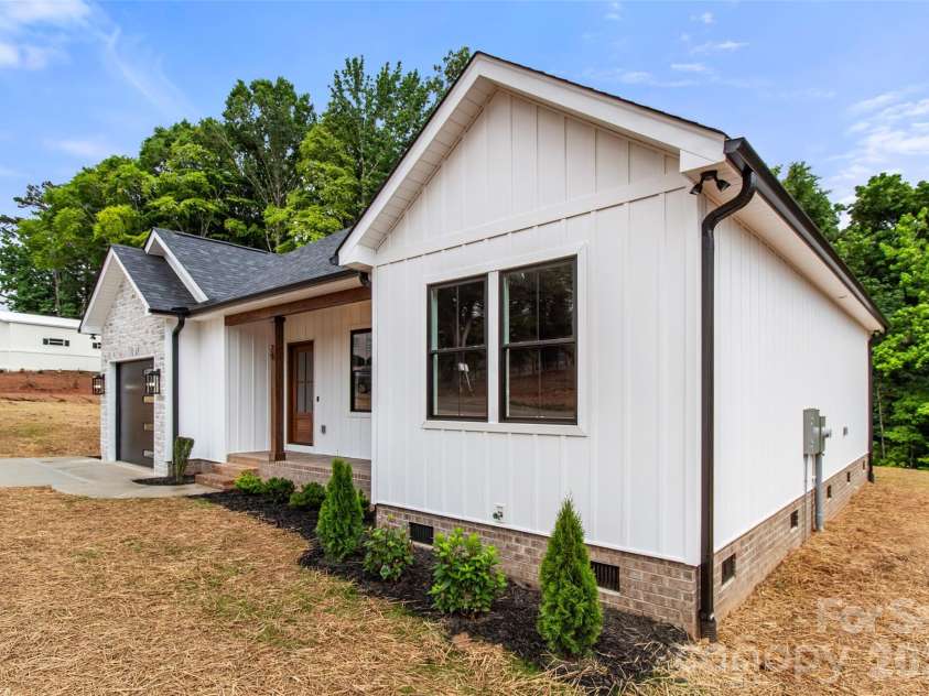 29 Hartman Place, Concord, NC 28027.  MLS# CAR4385186, YatesRealty ID 27350. 