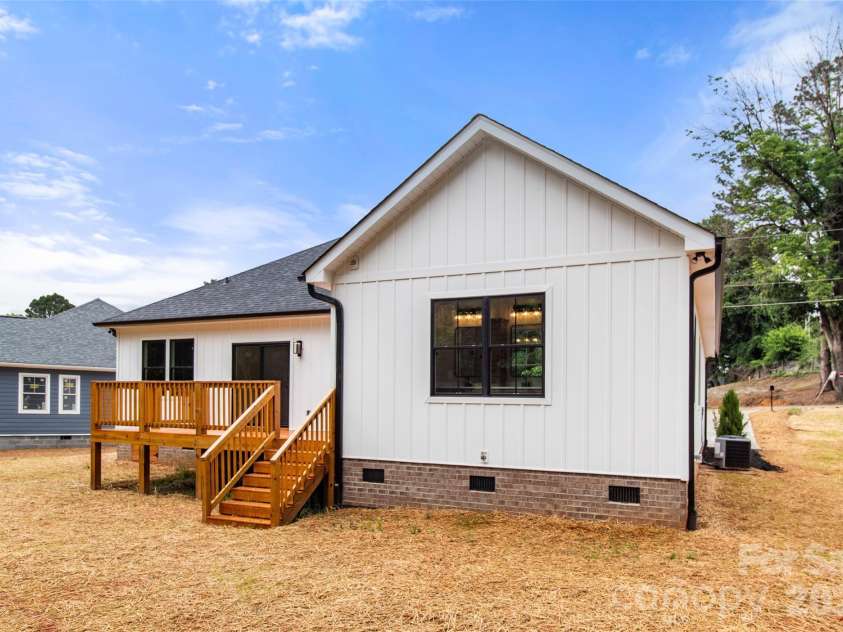 29 Hartman Place, Concord, NC 28027.  MLS# CAR4385186, YatesRealty ID 27350. 