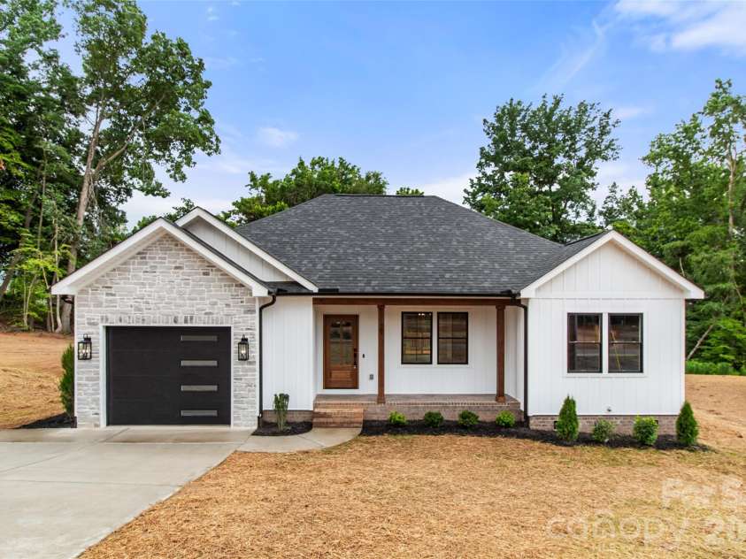 29 Hartman Place, Concord, NC 28027.  MLS# CAR4385186, YatesRealty ID 27350. 