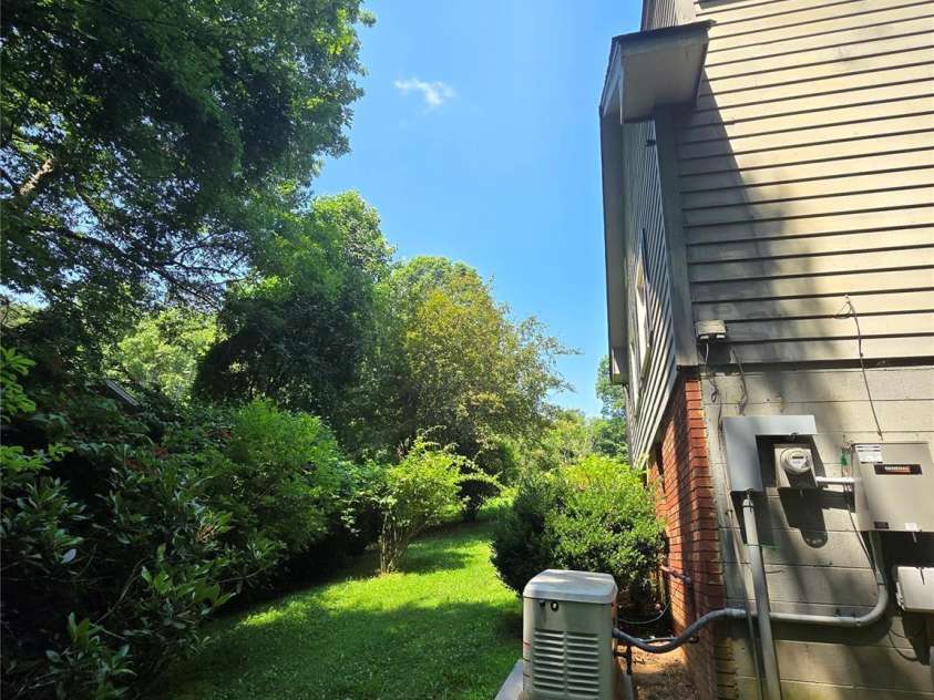 5 Auburndale Drive, Asheville, NC 28806.  MLS# CAR4274800, YatesRealty ID 27351. 