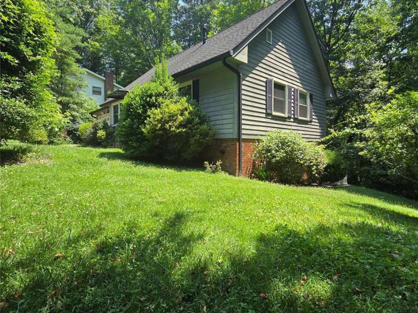 5 Auburndale Drive, Asheville, NC 28806.  MLS# CAR4274800, YatesRealty ID 27351. 