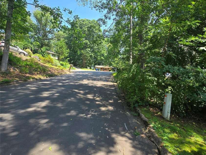 5 Auburndale Drive, Asheville, NC 28806.  MLS# CAR4274800, YatesRealty ID 27351. 