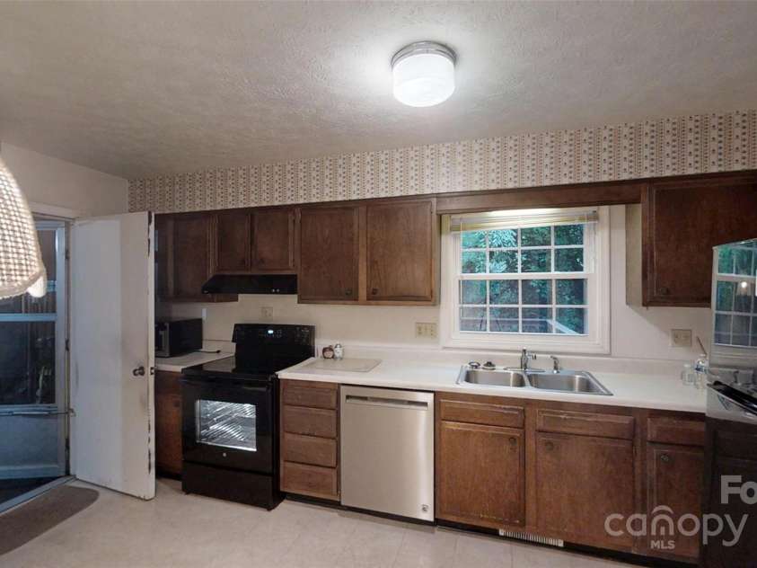 5 Auburndale Drive, Asheville, NC 28806.  MLS# CAR4274800, YatesRealty ID 27351. Kitchen with garage entrance/exit