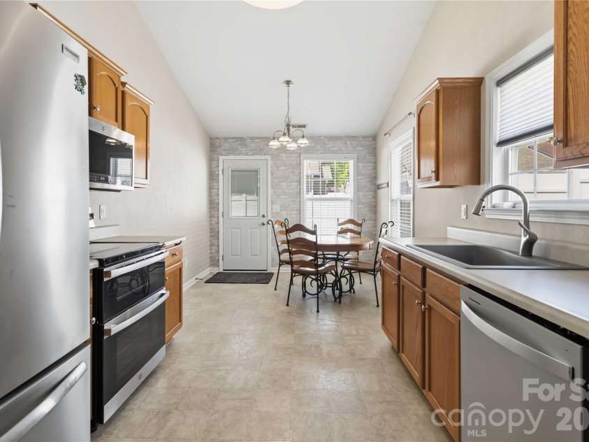1623 Clemmon Sanders Circle, Rock Hill, SC 29732.  MLS# CAR4371388, YatesRealty ID 27352. 