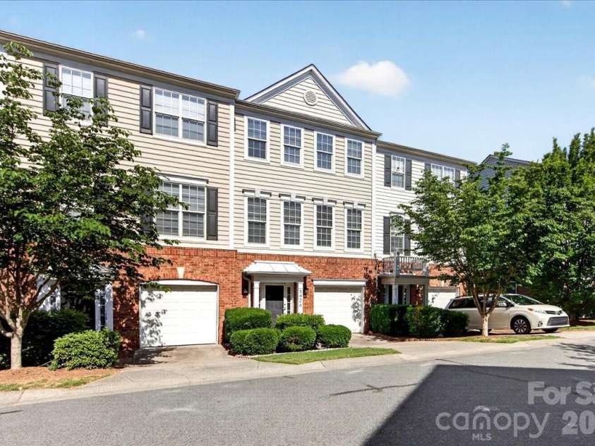 5426 Dockery Drive, Charlotte, NC 28209.  MLS# CAR4384151, YatesRealty ID 27353. 
