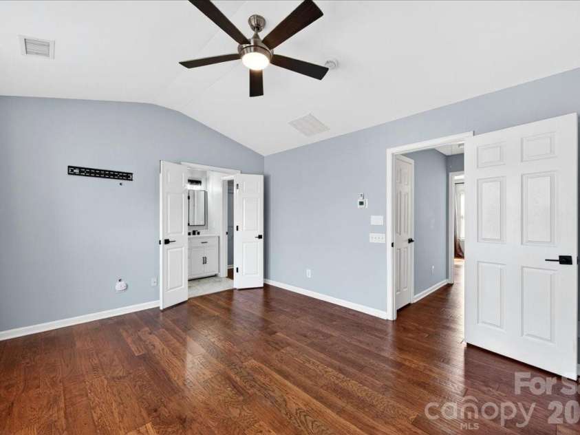 5426 Dockery Drive, Charlotte, NC 28209.  MLS# CAR4384151, YatesRealty ID 27353. Updated primary bath