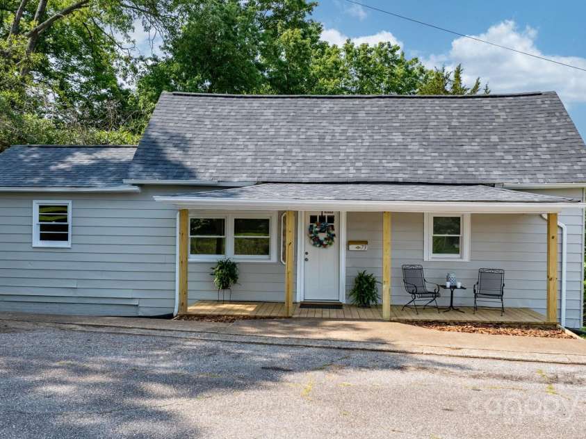 73 20th Avenue, Hickory, NC 28602.  MLS# CAR4264449, YatesRealty ID 27353. 