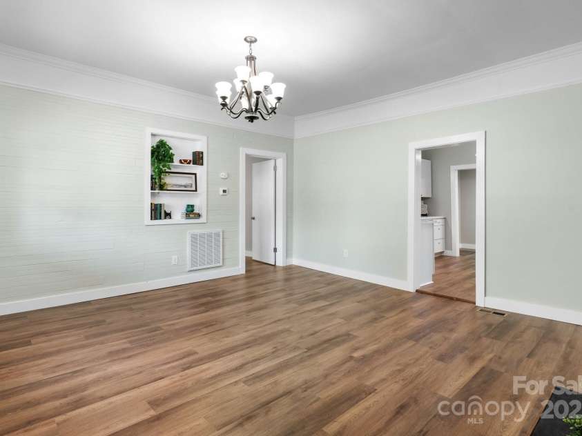 73 20th Avenue, Hickory, NC 28602.  MLS# CAR4264449, YatesRealty ID 27353. 